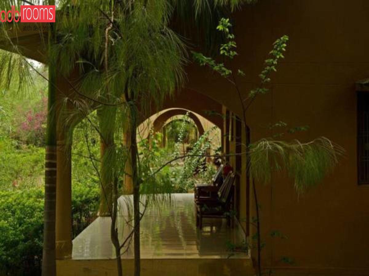Adb Rooms Ashoka Resort Tala  Exterior photo